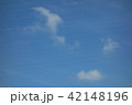 青空と雲と電線 42148196