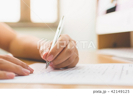 Businessman hand signing the document business 42149125