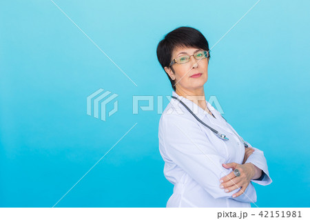 Portrait of doctor woman with stethoscope over blue background with copy space 42151981