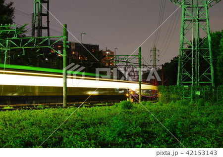 夜の玉川上水車両基地の西武線 42153143