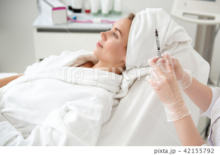 Glad lady during treatment procedure Glad lady during treatment procedure 42155792