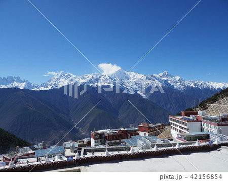 中国雲南省・徳欽 飛来寺観景天堂大酒店から眺める梅里雪山 / Meili Snow Mountain 中国雲南省・徳欽 飛来寺観景天堂大酒店から眺める梅里雪山 / Meili Snow Mountain 42156854