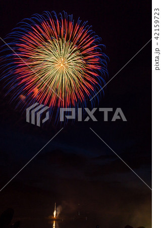 10号玉 尺玉 田瀬湖湖水まつり Taseko lake fireworks festival 10号玉 尺玉 田瀬湖湖水まつり Taseko lake fireworks festival 42159723