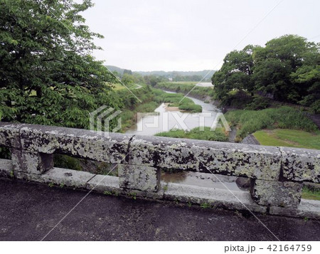 岩本橋の欄干と荒尾市の田園風景 (熊本県) 岩本橋の欄干と荒尾市の田園風景 (熊本県) 42164759