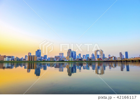 日本 大阪の街並み 朝日 日本 大阪の街並み 朝日 42166117