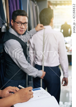 Tailor working with client Tailor working with client 42166612