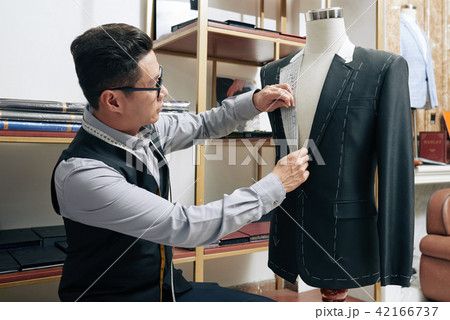 Tailor working on jacket 42166737
