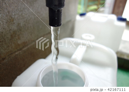 自然風景 自然災害 プラスチック水タンク 自然風景 自然災害 プラスチック水タンク 42167111