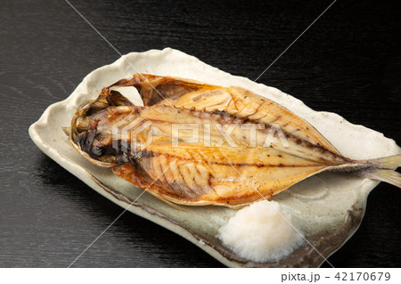 鯵の干物の焼き魚 42170679