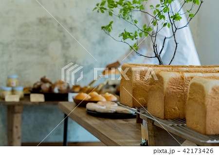 焼きたてパン 42173426