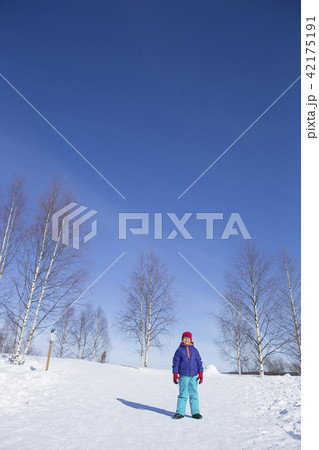 雪景色と子供 雪景色と子供 42175191