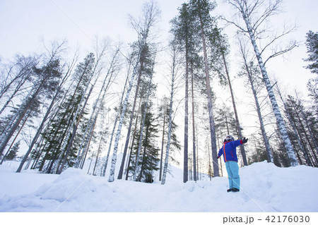 雪景色と子供 雪景色と子供 42176030