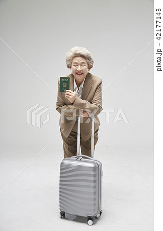 高齢者 老人 女性 42177143