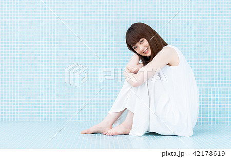 若い女性 若い女性 42178619