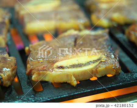 黒毛和牛 骨付きカルビ 42180152