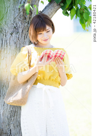 女性　ポートレート 42180421