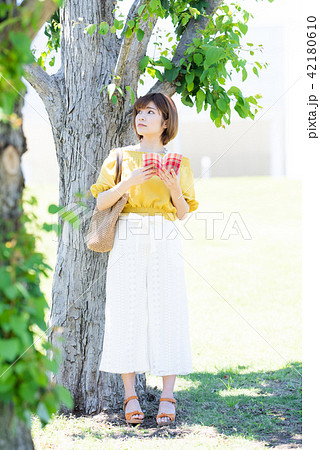 女性　ポートレート 42180610