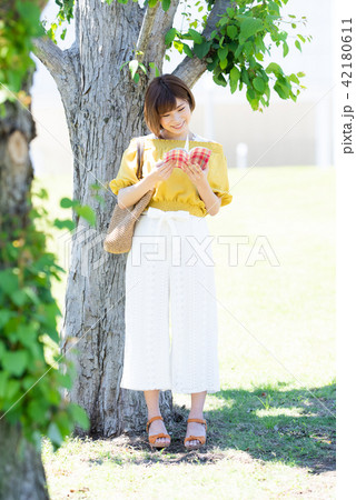 女性　ポートレート 42180611