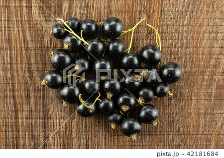 Fresh Raw Black Currant berry on brown wood 42181684