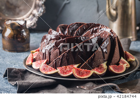 Gingerbread Bundt Cake 42184744