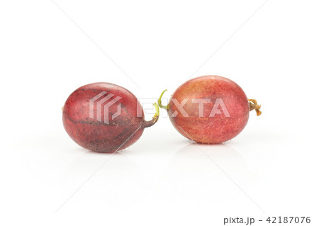 Fresh raw red gooseberry isolated on white 42187076