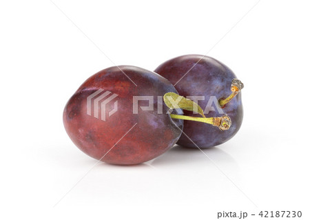 Fresh Raw vibrant plums isolated on white Fresh Raw vibrant plums isolated on white 42187230