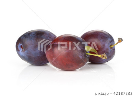 Fresh Raw vibrant plums isolated on white Fresh Raw vibrant plums isolated on white 42187232