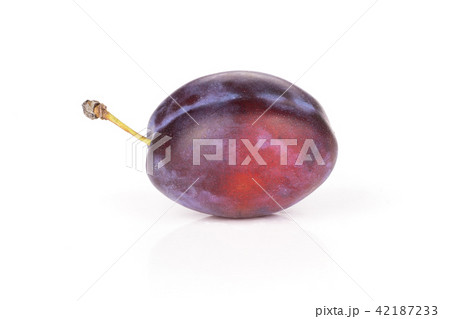 Fresh Raw vibrant plums isolated on white 42187233