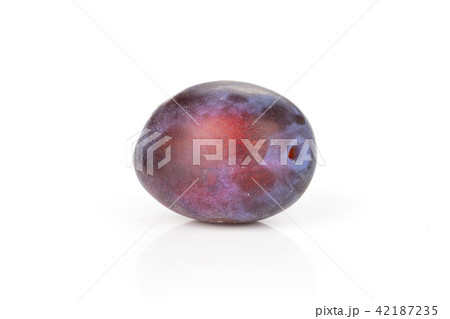 Fresh Raw vibrant plums isolated on white Fresh Raw vibrant plums isolated on white 42187235