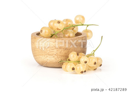 Fresh white currant berries  isolated on white 42187289