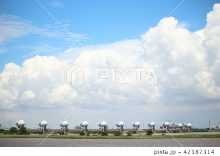 青空の長良川河口堰 青空の長良川河口堰 42187314