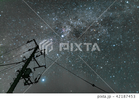 電柱と天の川 42187453