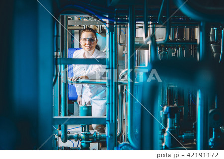 modern factory worker 42191172
