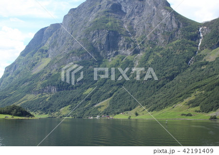 フィヨルド　　ノルウェー 42191409