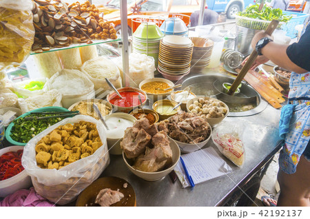 バンコクのタイラーメン屋台屋さん 42192137