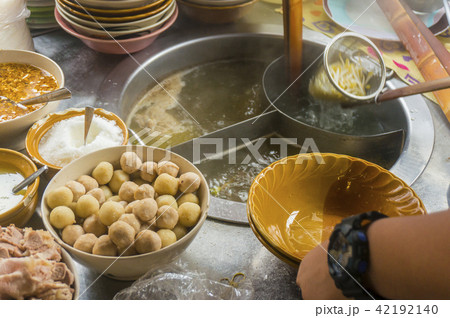 バンコクのタイラーメン屋台屋さん バンコクのタイラーメン屋台屋さん 42192140