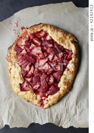 Strawberry tart 42192413