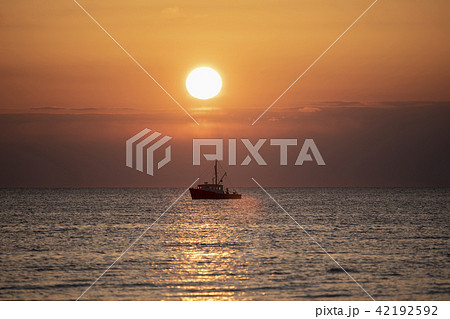 Fishing boat at sunset 42192592