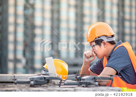 Engineer man using drone, laptop for site survey 42192918