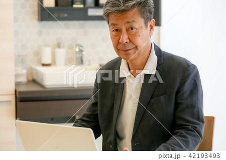 企業主 社長 重役 売上などパソコンチェック 企業主 社長 重役 売上などパソコンチェック 42193493