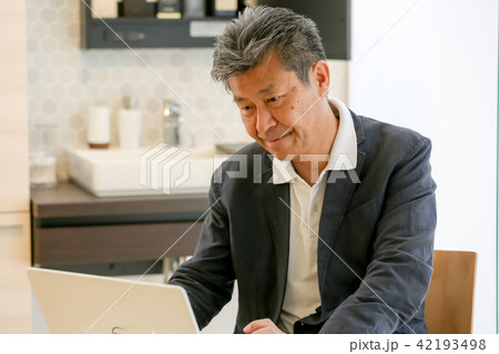 企業主 社長 重役 売上などパソコンチェック 企業主 社長 重役 売上などパソコンチェック 42193498