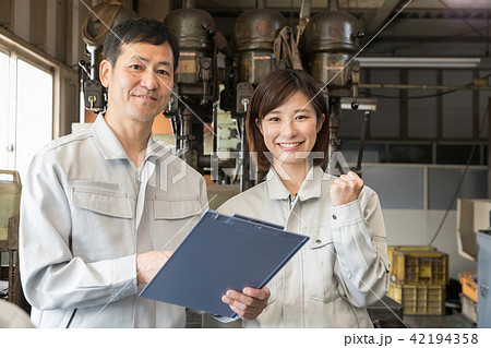 工場 人物 働く 工場 人物 働く 42194358