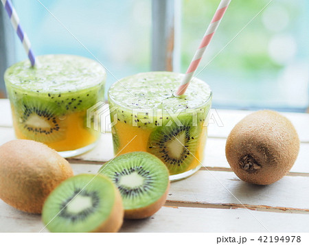 マンゴーとキウイのスムージー 42194978