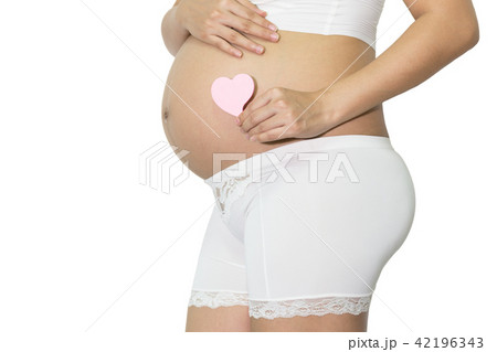 Pregnant woman hand holding blank pink paper note heart on belly Pregnant woman hand holding blank pink paper note heart on belly 42196343