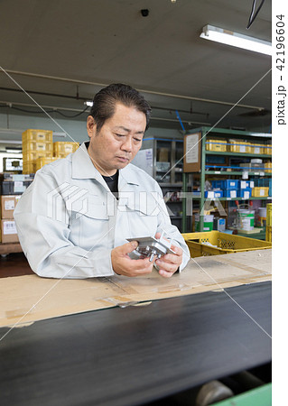 ライン作業　流れ作業 42196604