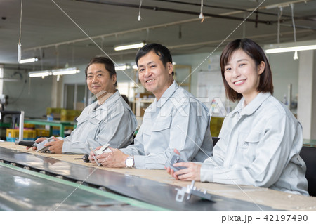 ライン作業　流れ作業 42197490
