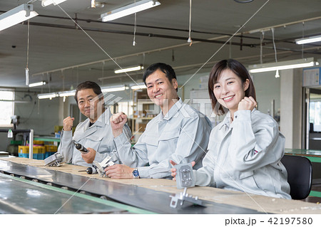 ライン作業　流れ作業 42197580