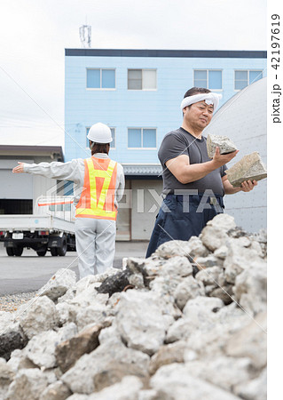 土木　建築　ガードマン　工事現場 42197619