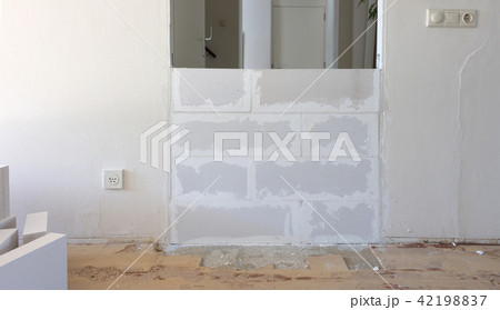 Building a small wall  42198837