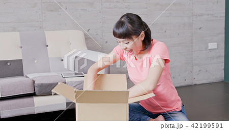 woman open box woman open box 42199591